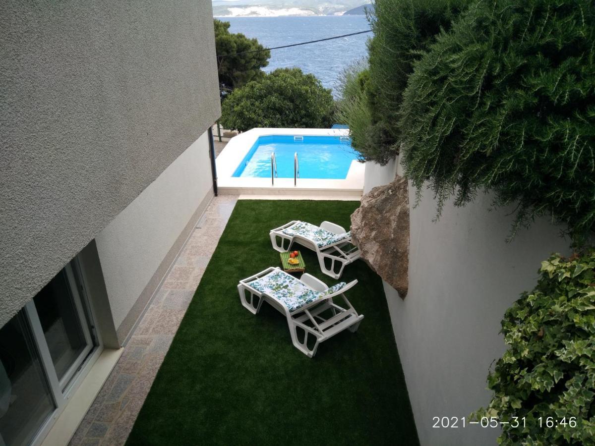 Private Pool And Sea View Apartment Omis Exterior photo