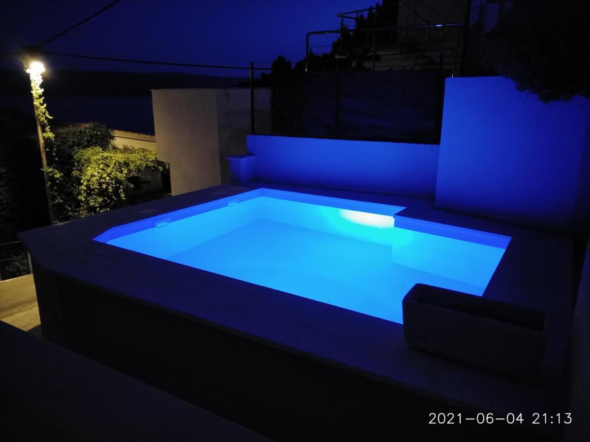 Private Pool And Sea View Apartment Omis Exterior photo
